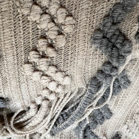 Ruyi Design Chunky Knit Poncho One Size Tan Gray 3D Fringe Chevron Crochet Boho - Picture 3 of 7